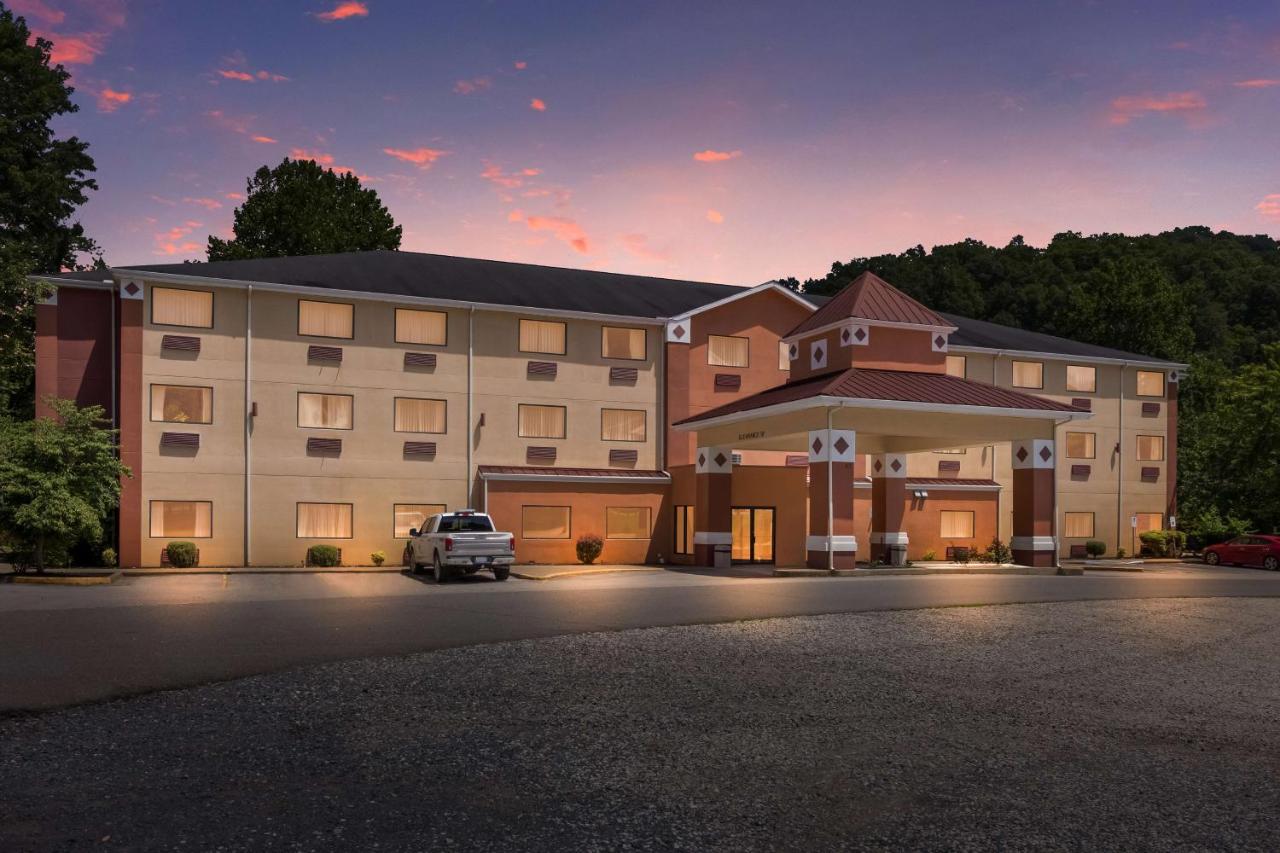 Best Western Logan Inn Chapmanville Экстерьер фото