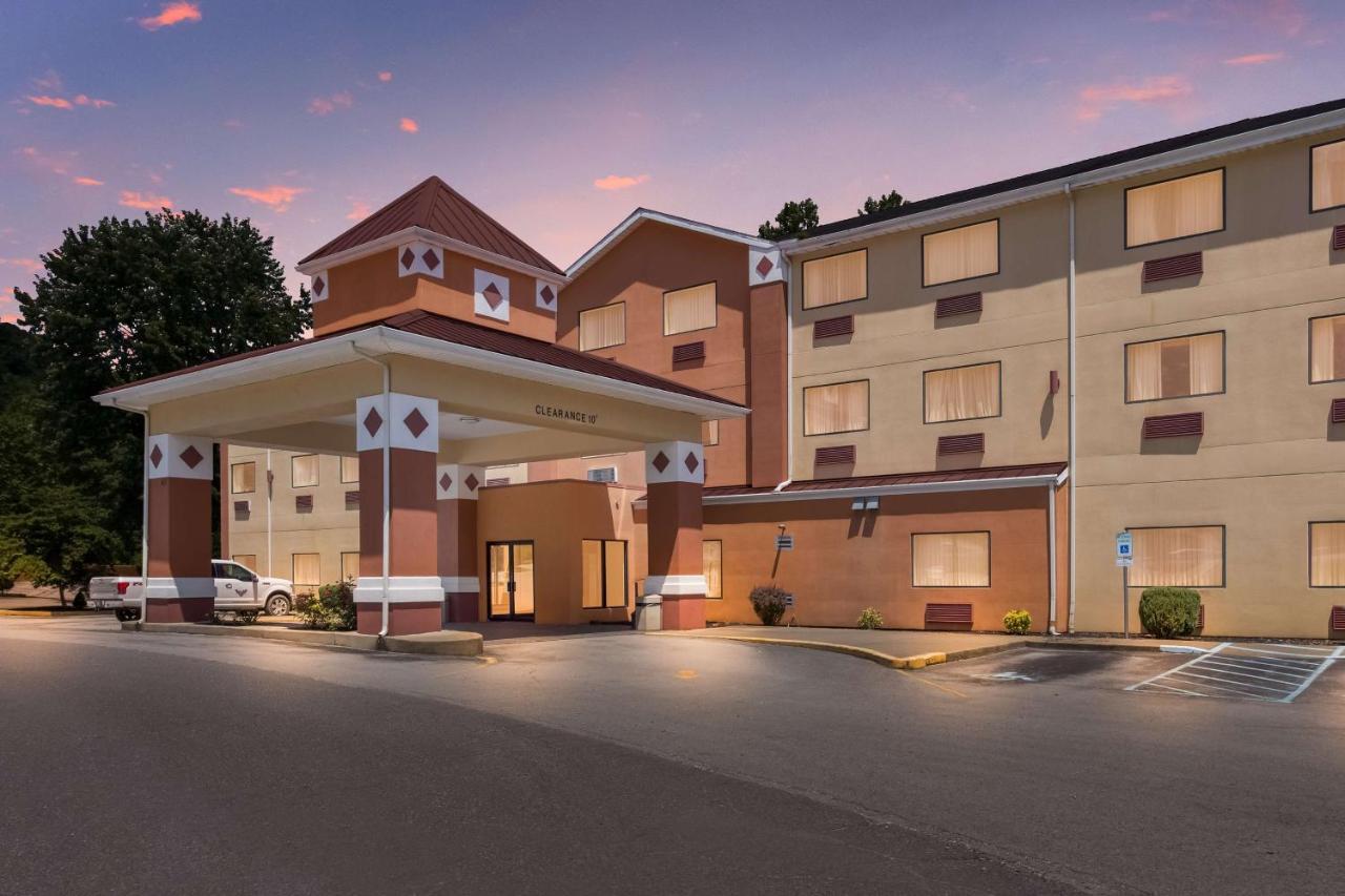 Best Western Logan Inn Chapmanville Экстерьер фото